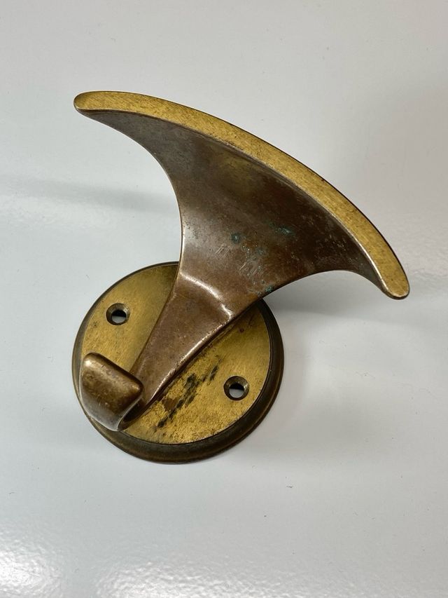 CUELGA ROPA DE BRONCE ANTIGUO AÑOS 50 60