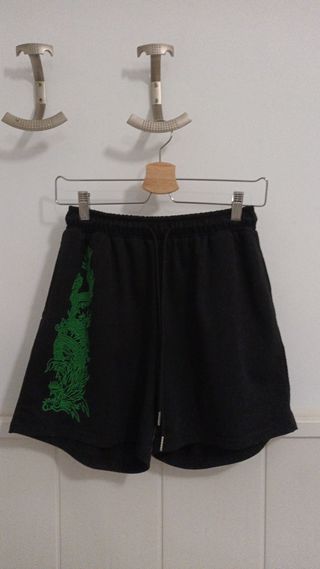 Bermudas pantalón negro dragón chino verde