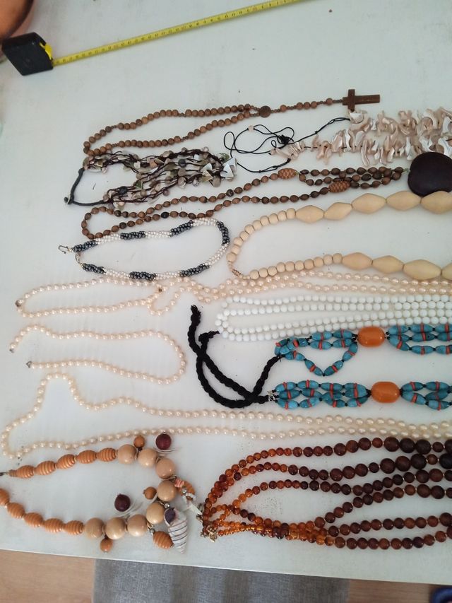Lote collares bisutería perlas, madera