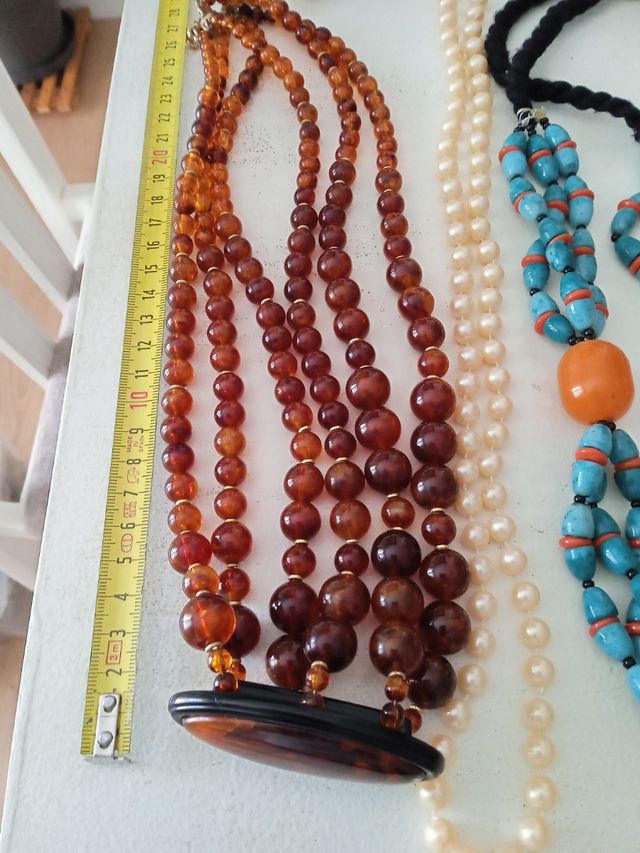 Lote collares bisutería perlas, madera
