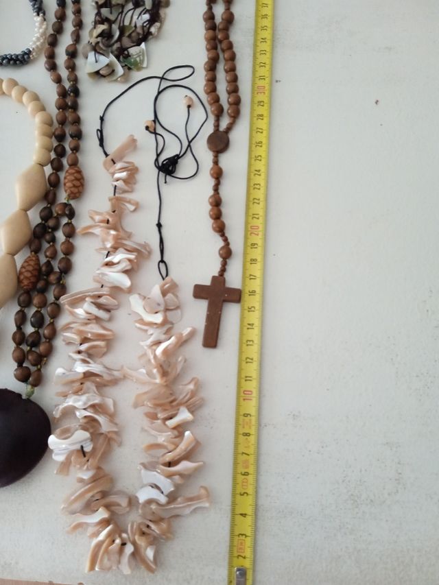 Lote collares bisutería perlas, madera