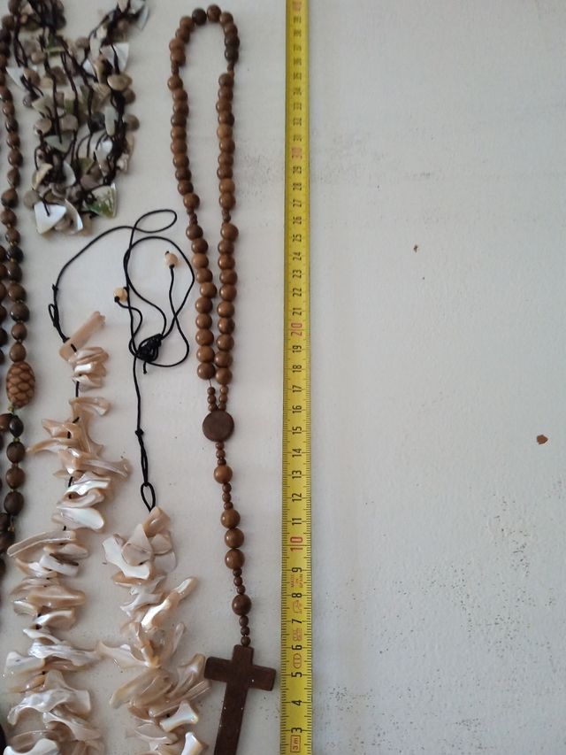 Lote collares bisutería perlas, madera