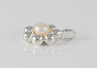 Colgante Flor Tous en plata 925 y perla cultivada