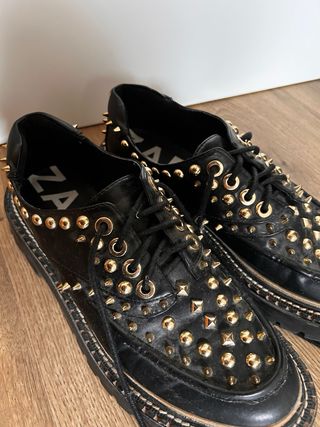 Zapatos tachuelas