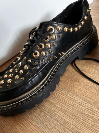 Zapatos tachuelas