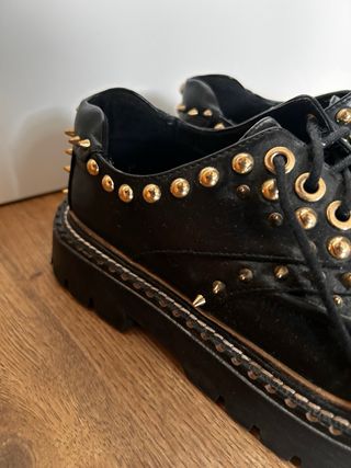 Zapatos tachuelas