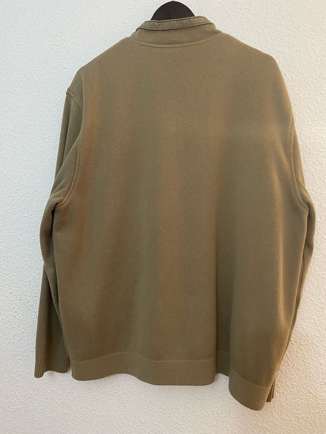 Chaqueta con cremallera para hombre.