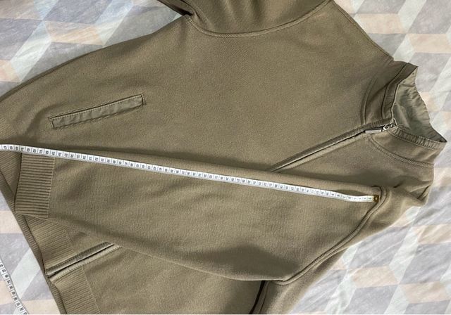 Chaqueta con cremallera para hombre.