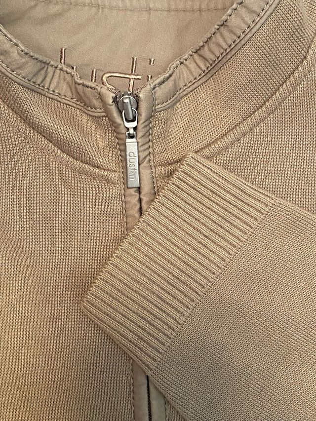 Chaqueta con cremallera para hombre.