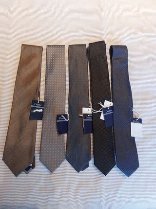 Corbatas Dustin nuevas