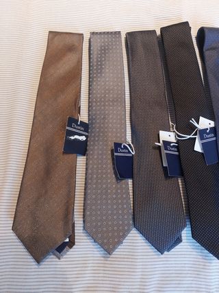 Corbatas Dustin nuevas