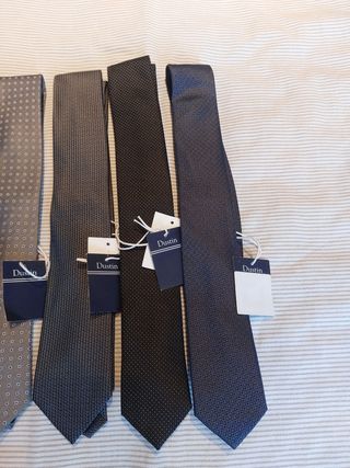 Corbatas Dustin nuevas
