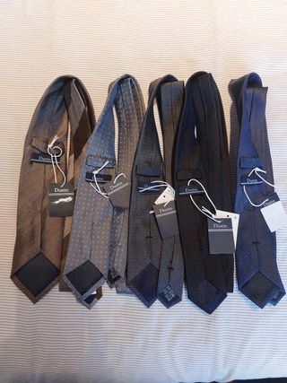 Corbatas Dustin nuevas