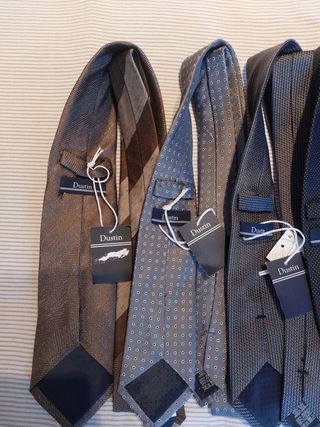 Corbatas Dustin nuevas