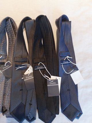 Corbatas Dustin nuevas