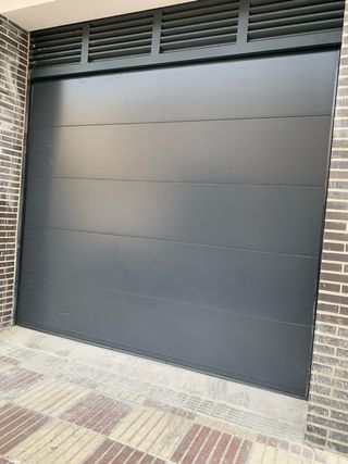 Puerta seccional garaje