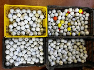 700 bolas de golf