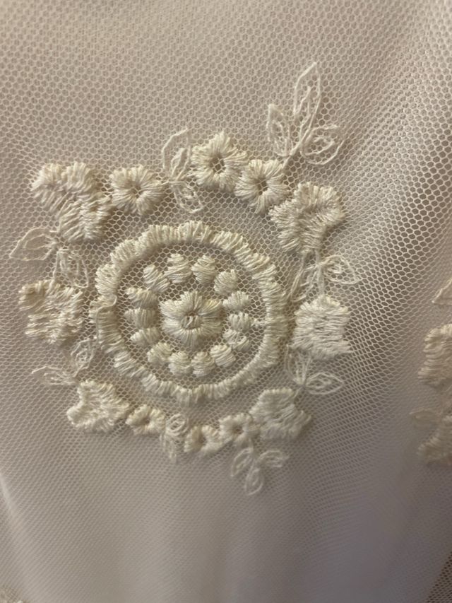 Vestido de tirantes con encaje