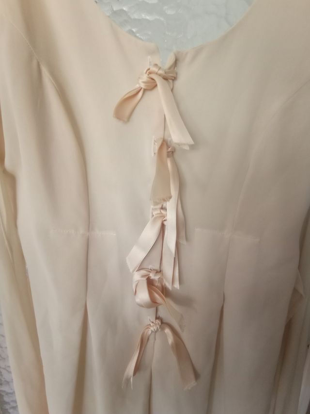 Mono vestido corto beige