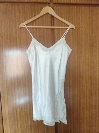 Camisón y bata de novia
