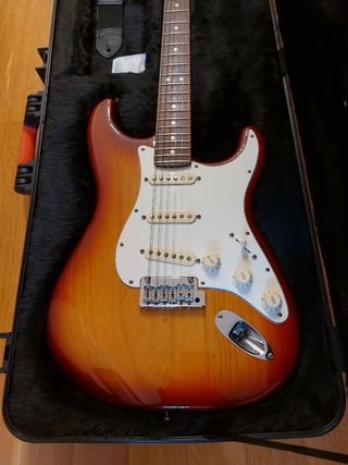  Fender Stratocaster Standar Am RW SSB 4/2016