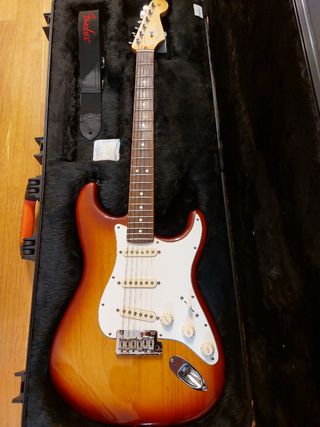  Fender Stratocaster Standar Am RW SSB 4/2016