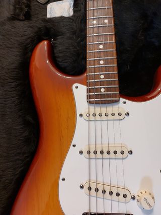  Fender Stratocaster Standar Am RW SSB 4/2016