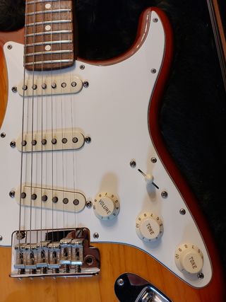  Fender Stratocaster Standar Am RW SSB 4/2016