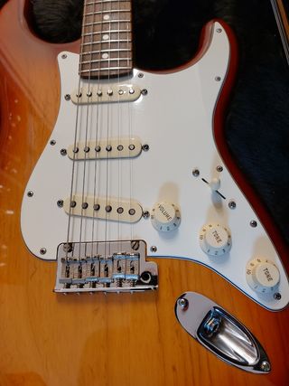  Fender Stratocaster Standar Am RW SSB 4/2016