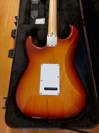  Fender Stratocaster Standar Am RW SSB 4/2016