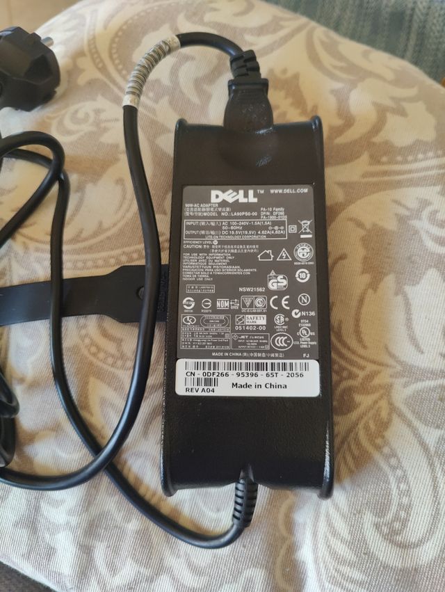 Fuente de Alimentación Portátil  DELL