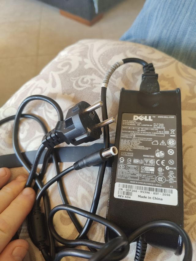 Fuente de Alimentación Portátil  DELL