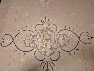 tenda antichissima con ricami