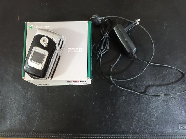 SonyEricsson Z530i Soft Nero Bluetooth MobilePhone