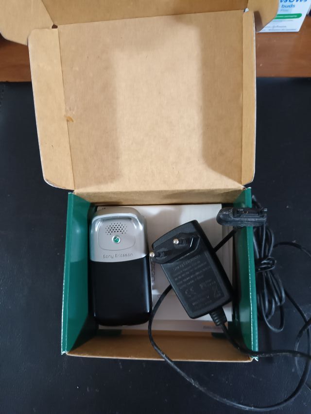 SonyEricsson Z530i Soft Nero Bluetooth MobilePhone