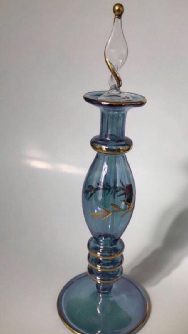 Esenciero cristal tallado , caja incluida.