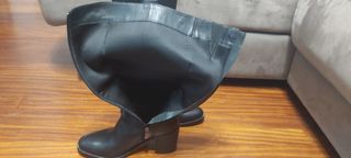 Botas altas de piel negras 