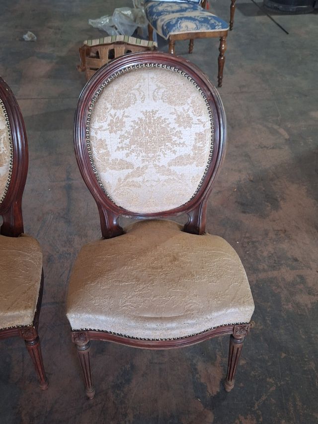 Lote 2 sillas estilo isabelino