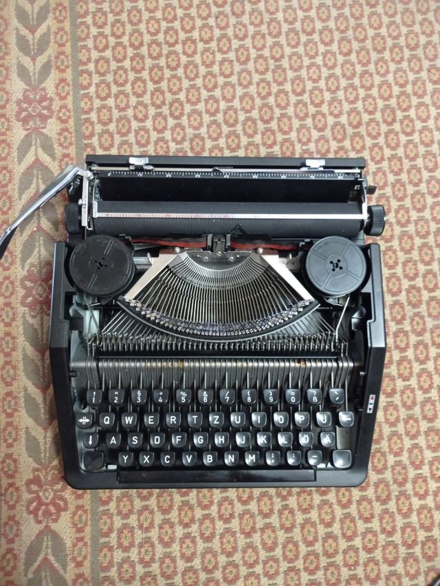 Macchina da scrivere SIGMA SM701