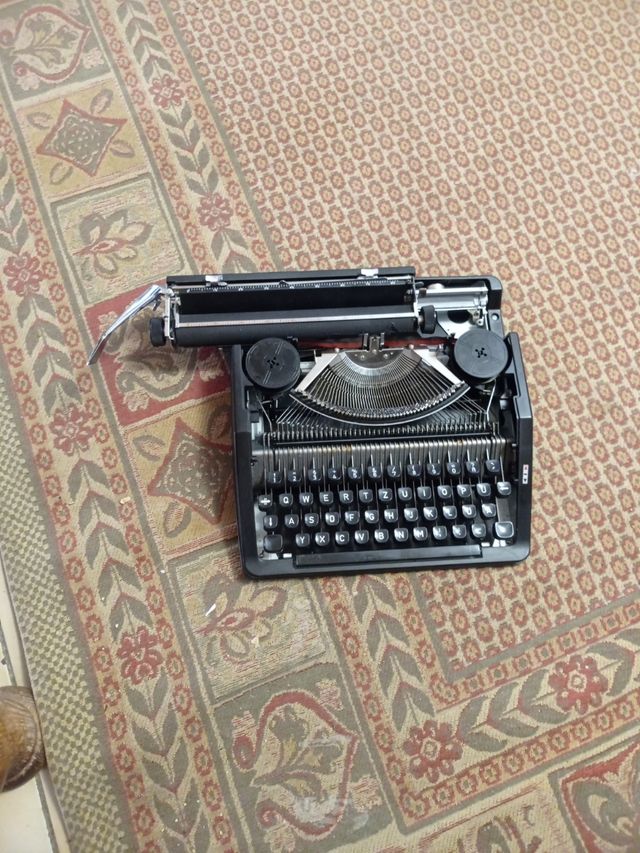 Macchina da scrivere SIGMA SM701