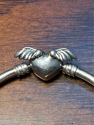 Pulsera Pandora Moments cierre corazón con alas