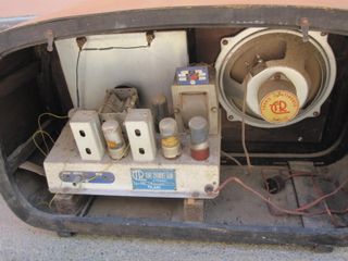 Radio antica vintage in legno a valvole anni 50