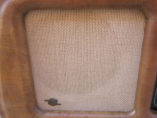 Radio antica vintage in legno a valvole anni 50