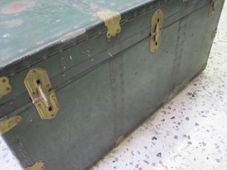 Baule antico da viaggio in legno e pelle verde