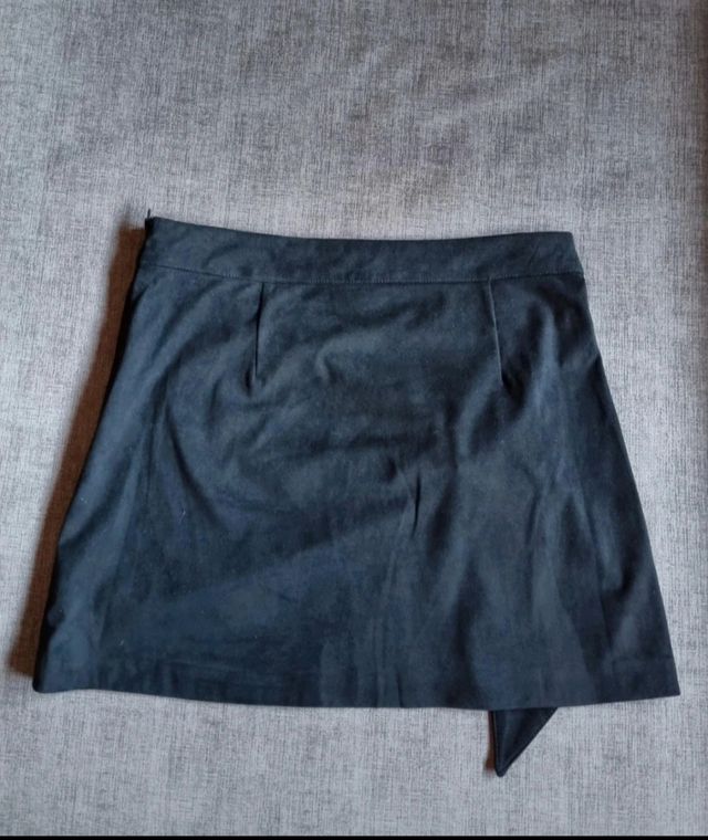 Mini falda antelina de Zara