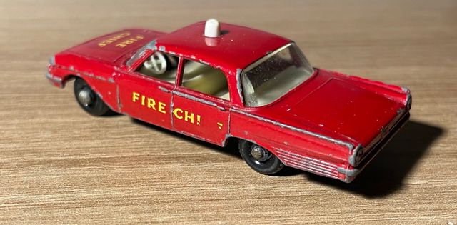 Matchbox series Ford Fairlane fire chiefs car nº 5