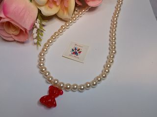 Collar de perlas con mini ositos (rojo)