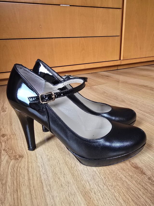 Zapato fiesta de piel y charol T37