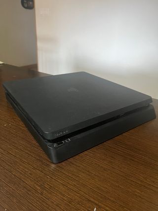 Playstation 4, 1Tb + mando 