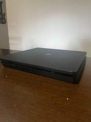 Playstation 4, 1Tb + mando 